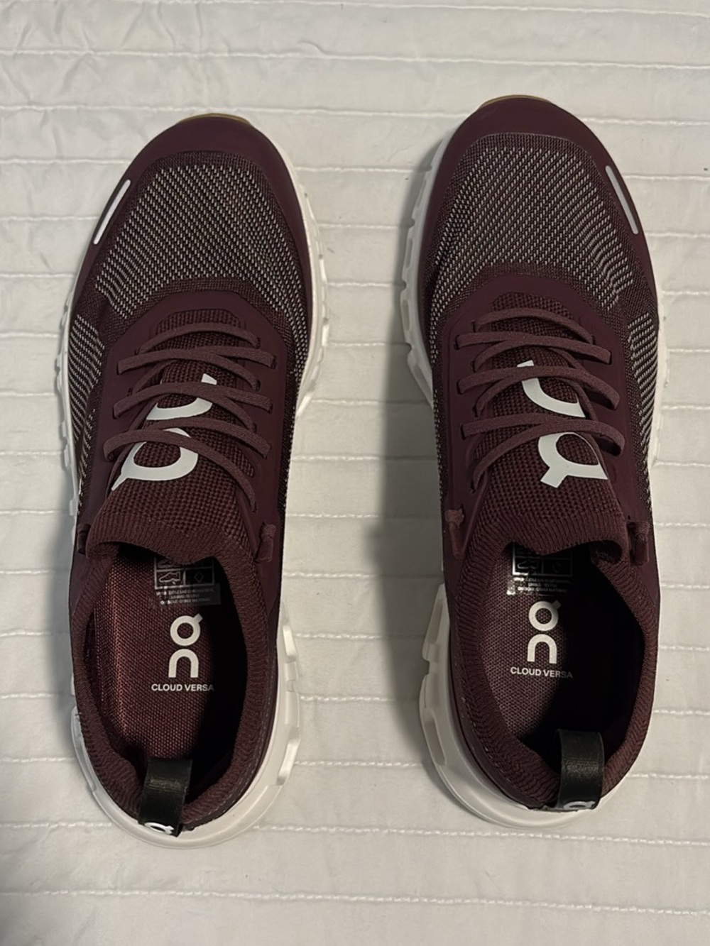 On Cloud Versa 6 - Women’s Size 8 - Burgundy